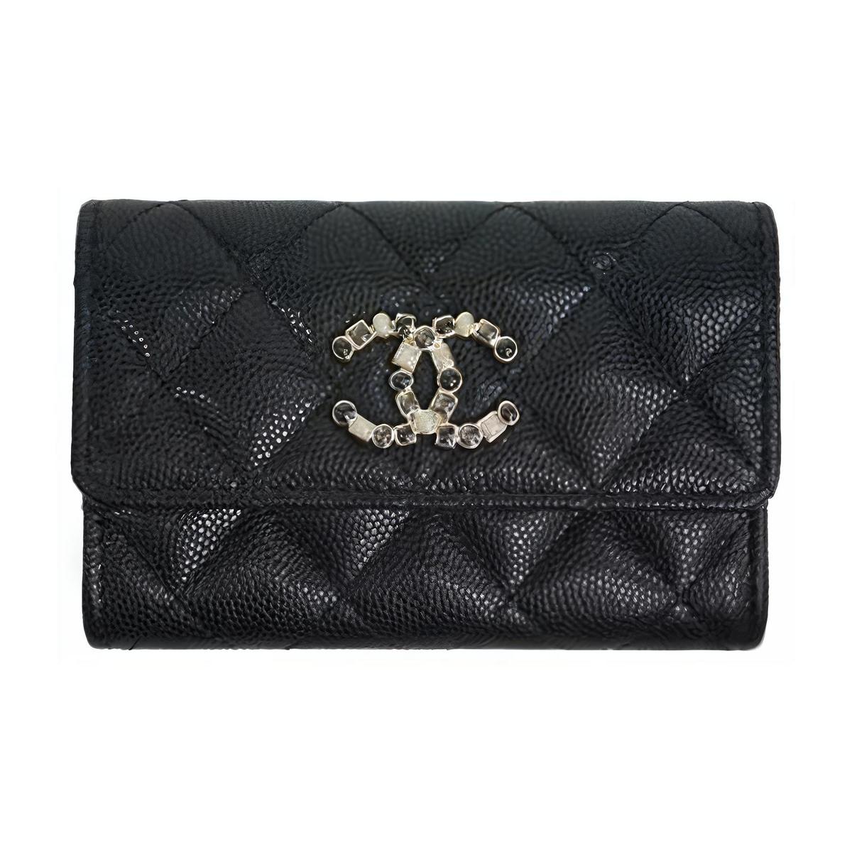 https://d2cva83hdk3bwc.cloudfront.net/AP3608-B14343-94305-chanel-embossed-calfskin-with-grains-card-holder-women-s-black-1.jpg