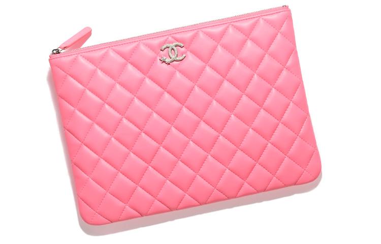https://d2cva83hdk3bwc.cloudfront.net/AP3749-B14929-NS836-chanel-lambskin-clutch-women-s-coral-pink-1.jpg
