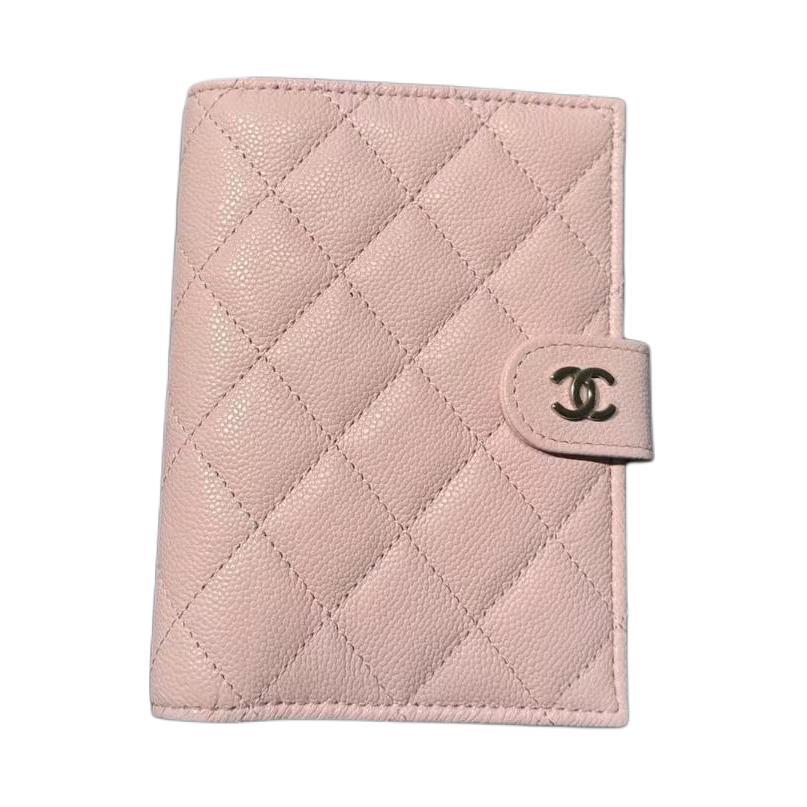 https://d2cva83hdk3bwc.cloudfront.net/AP3791-B10583-NAGE0-chanel-litchi-cow-leather-passport-holder-women-s-pink-1.jpg