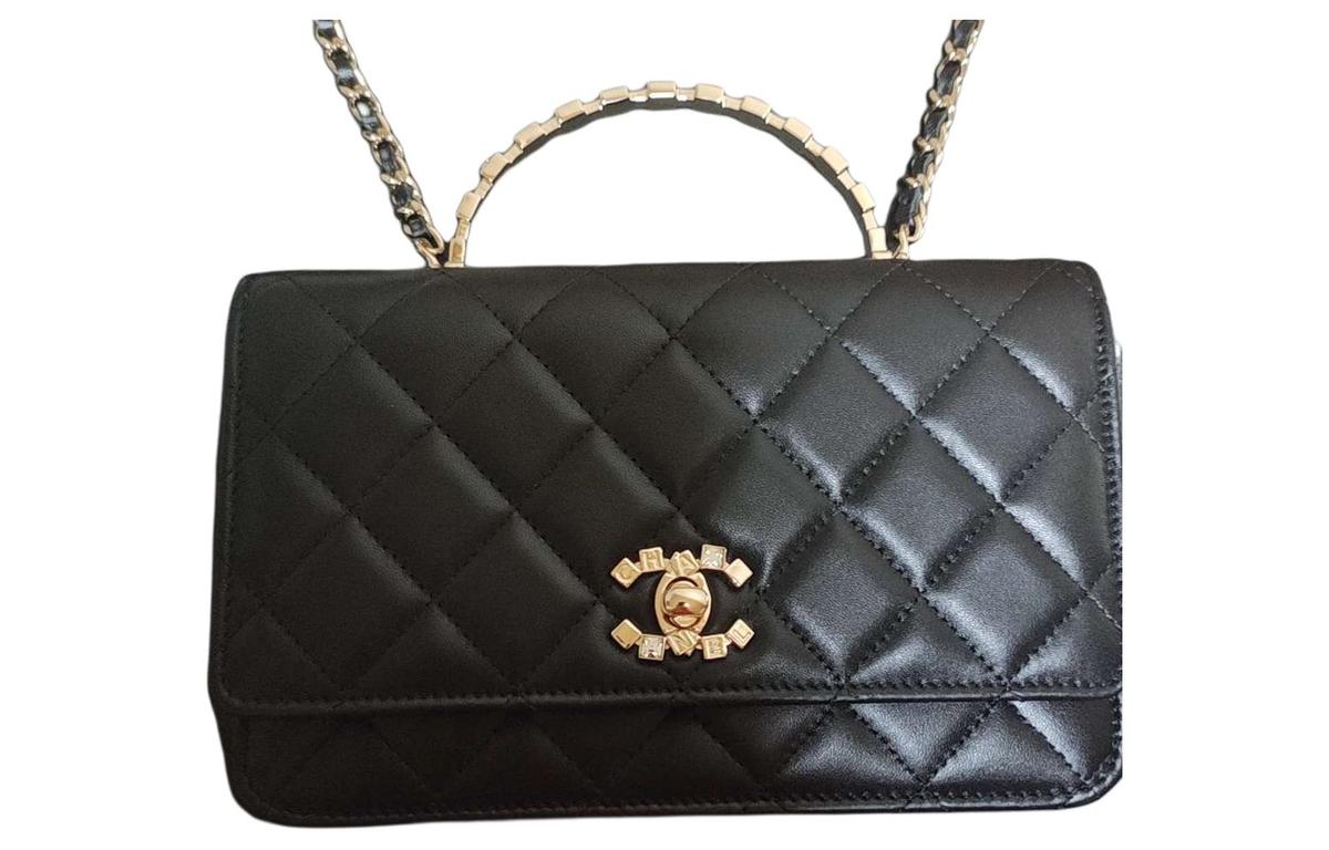 https://d2cva83hdk3bwc.cloudfront.net/AP3796-B15617-94305-chanel-lambskin-one-shoulder-handbags-women-s-black-1.jpg