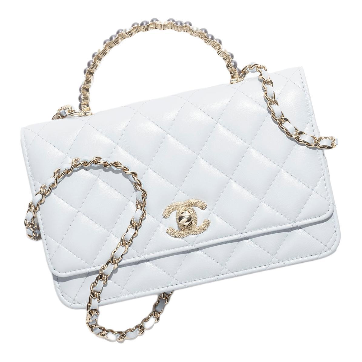 https://d2cva83hdk3bwc.cloudfront.net/AP3801-B15603-NU903-chanel-bright-crinkle-lambskin-artificial-pearl-metal-shoulder-bag-crossbody-bag-handbag-women-s-light-gray-1.jpg