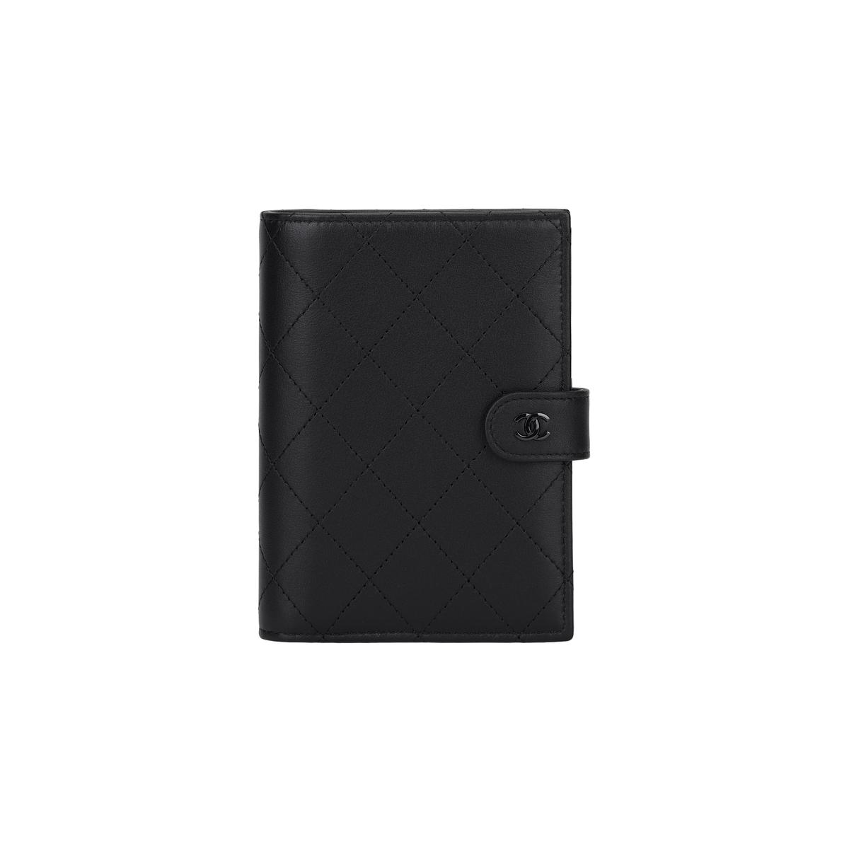 https://d2cva83hdk3bwc.cloudfront.net/AP3824-B15615-94305-chanel-calfskin-passport-holder-women-s-black-1.jpg