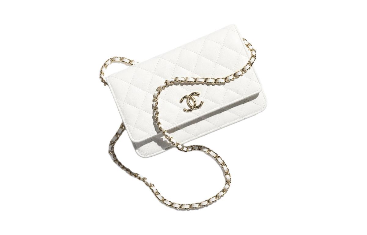 https://d2cva83hdk3bwc.cloudfront.net/AP3971-B16267-10601-chanel-grained-shiny-calfskin-wallet-women-s-white-1.jpg