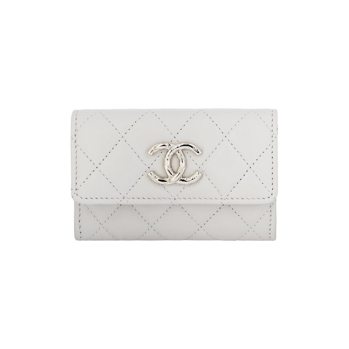 https://d2cva83hdk3bwc.cloudfront.net/AP3978-B16267-NW786-chanel-litchi-cow-leather-card-holder-women-s-gray-1.jpg