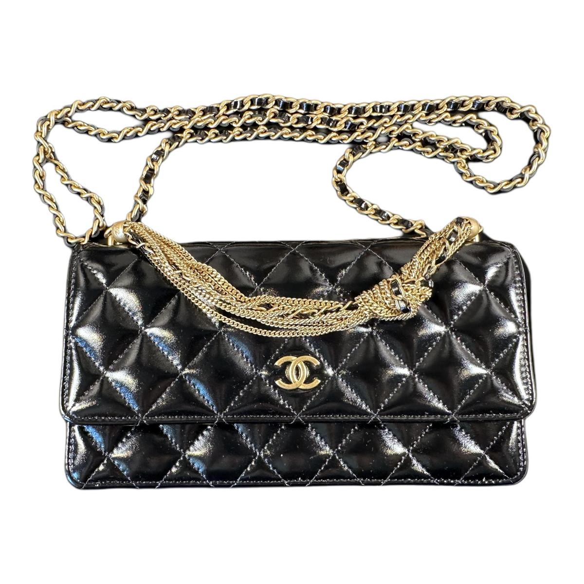 https://d2cva83hdk3bwc.cloudfront.net/AP4030-B16936-94305-chanel-leather-shoulder-bag-crossbody-bag-women-s-black-1.jpg