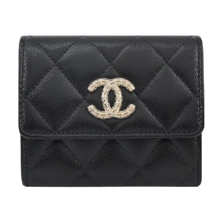 https://d2cva83hdk3bwc.cloudfront.net/AP4088-B16988-94305-chanel-calfskin-card-holder-women-s-black-1.jpg