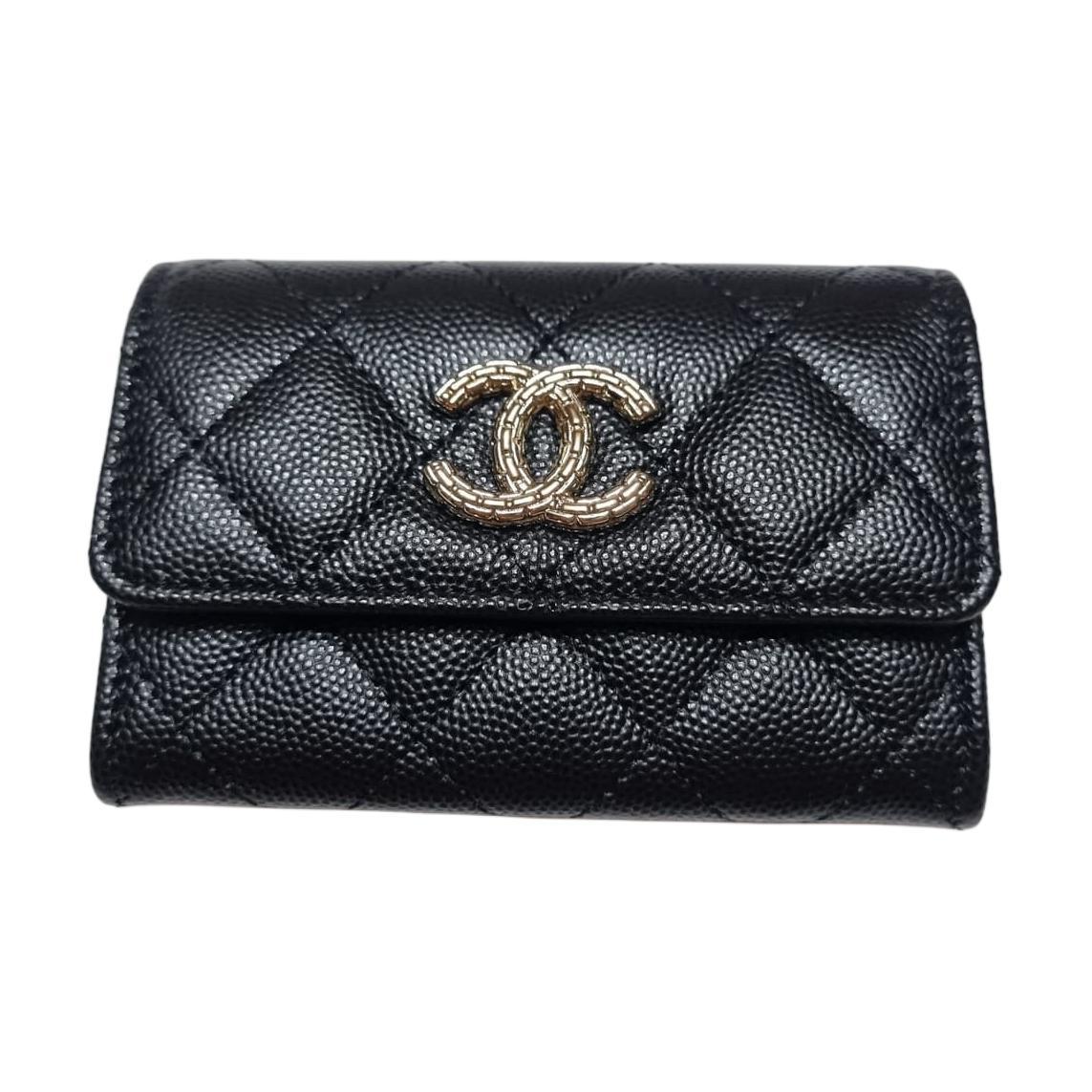https://d2cva83hdk3bwc.cloudfront.net/AP4093-B16988-94305-chanel-calfskin-card-holder-women-s-black-1.jpg