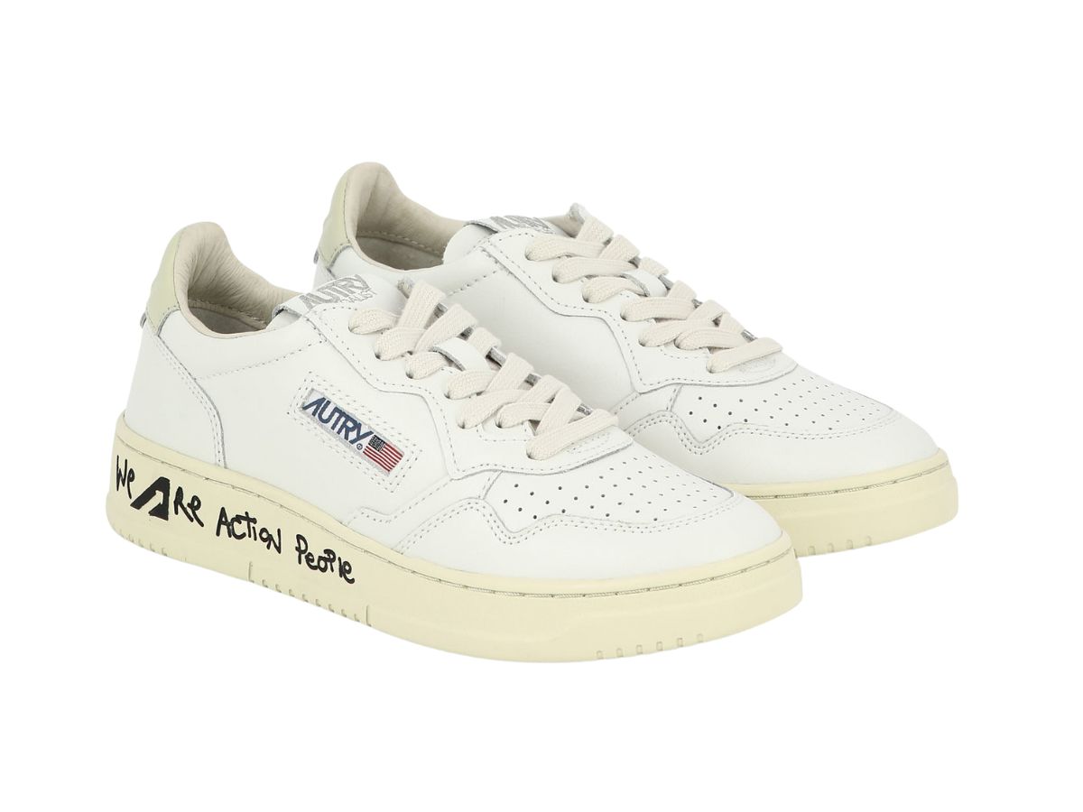 https://d2cva83hdk3bwc.cloudfront.net/AULWLD10-autry-medalist-sneakers-white--3.jpg