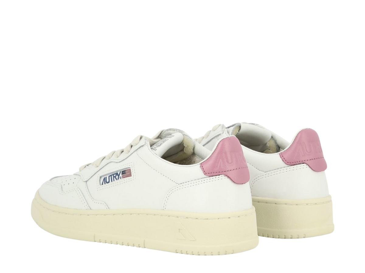https://d2cva83hdk3bwc.cloudfront.net/AULWLL55-autry-medalist-sneakers-white--4.jpg
