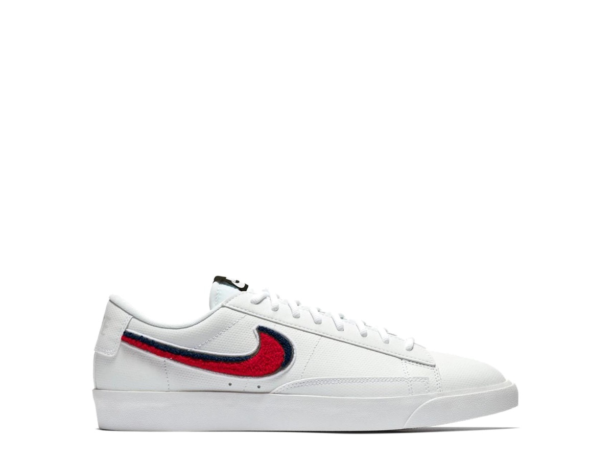 https://d2cva83hdk3bwc.cloudfront.net/AV6964-100-nike-blazer-low-3d-white-blue-red-1.jpg