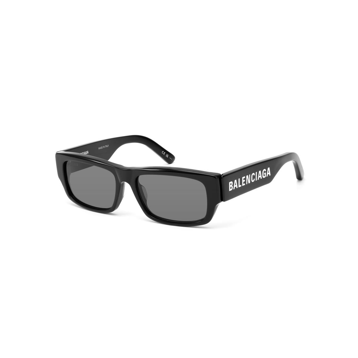 https://d2cva83hdk3bwc.cloudfront.net/BB0261SA-001-balenciaga-rectangular-frame-sunglasses-1.jpg