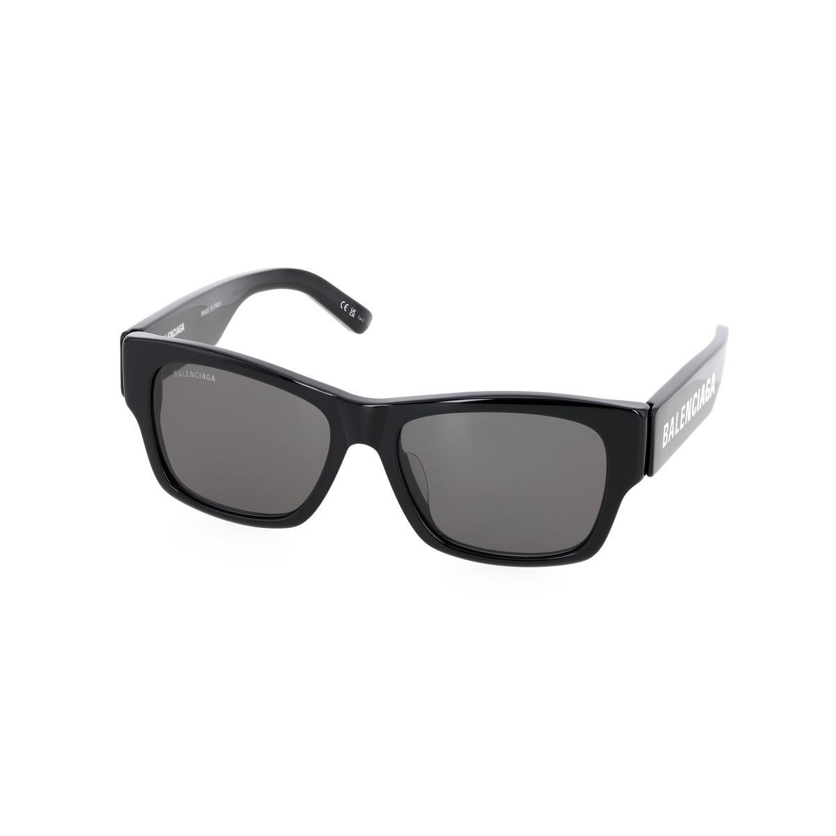 https://d2cva83hdk3bwc.cloudfront.net/BB0262SA001-balenciaga-rectangular-frame-sunglasses-1.jpg