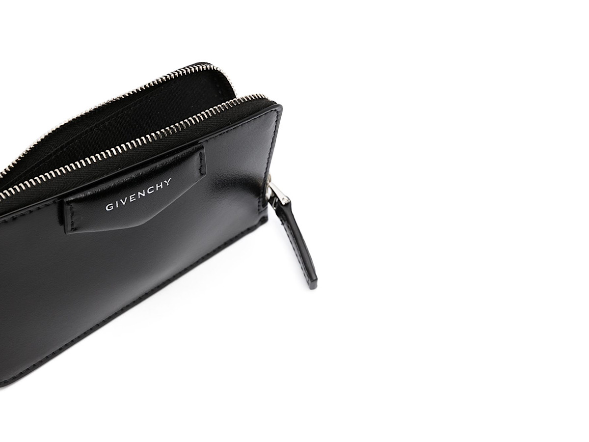 https://d2cva83hdk3bwc.cloudfront.net/BB60KEB00D001-givenchy-zip-black-antigona-po-3.jpg
