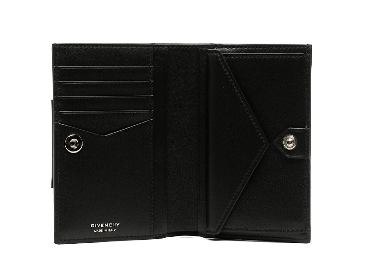 https://d2cva83hdk3bwc.cloudfront.net/BB60KFB00D001-givenchy-bifold-black-antigona-3.jpg