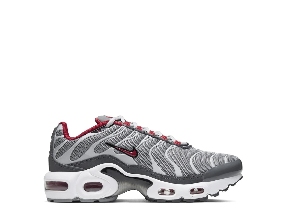 https://d2cva83hdk3bwc.cloudfront.net/CD0609-005-nike-air-max-plus-particle-grey-iron-grey-grey-fog-university-red-gs--1.jpg