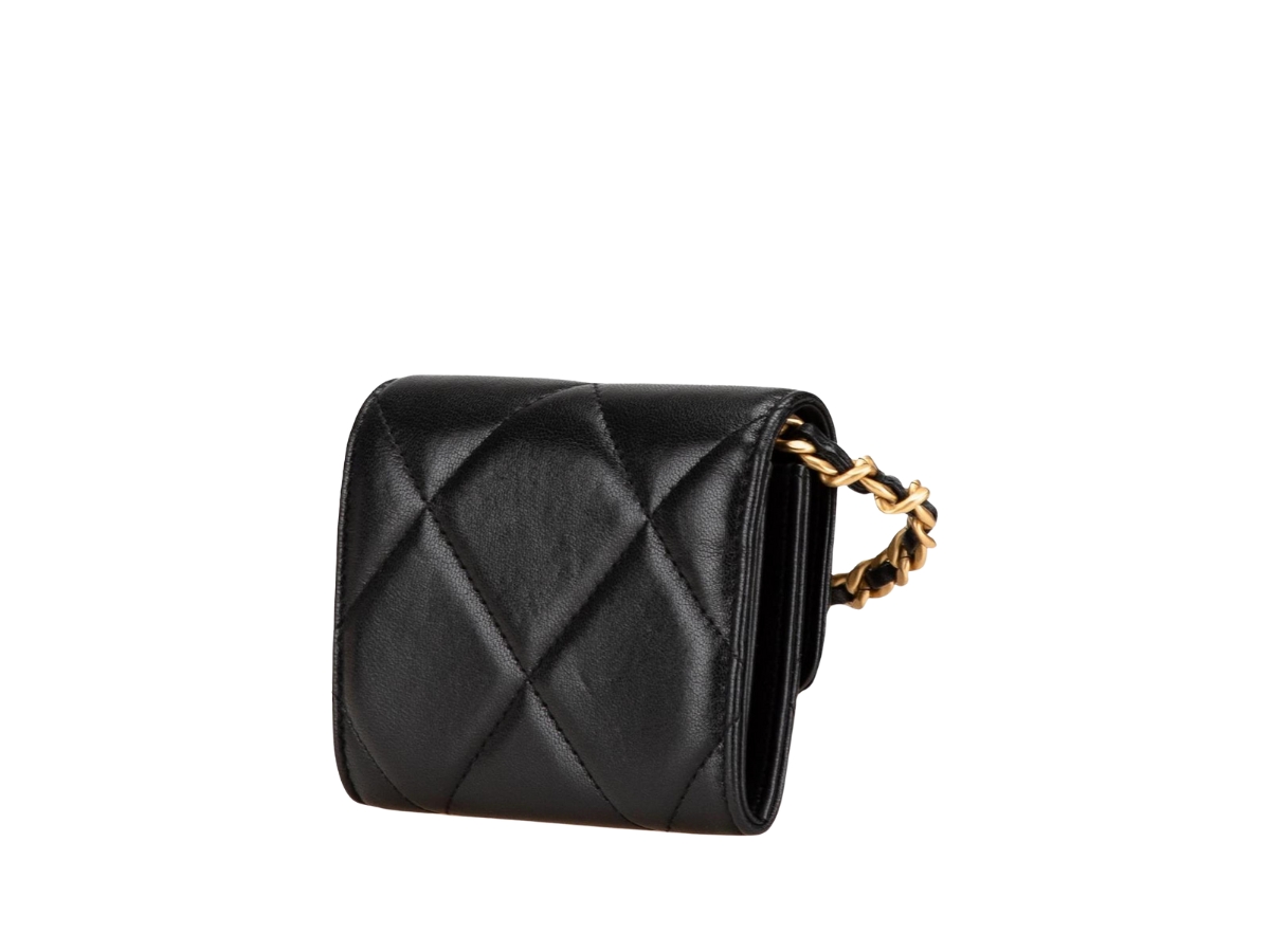 https://d2cva83hdk3bwc.cloudfront.net/CHL-SBBCFWCSBCNA9-chanel-flap-with-chain-small-black-2.jpg