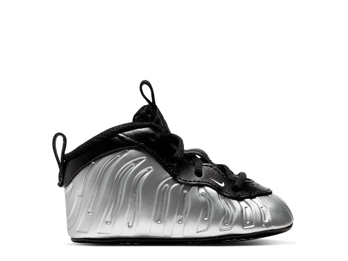 https://d2cva83hdk3bwc.cloudfront.net/CW0981-002-nike-air-foamposite-one-chrome-black-i--1.jpg