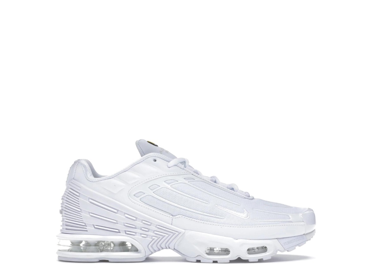 https://d2cva83hdk3bwc.cloudfront.net/CW1417-100-nike-air-max-plus-3-triple-white-1.jpg