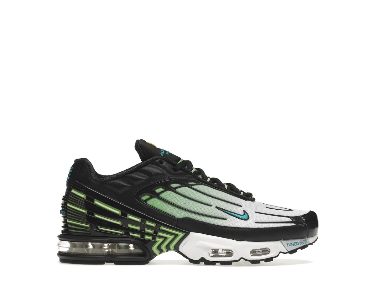 https://d2cva83hdk3bwc.cloudfront.net/DM2835-001-nike-air-max-plus-3-ghost-green-1.jpg