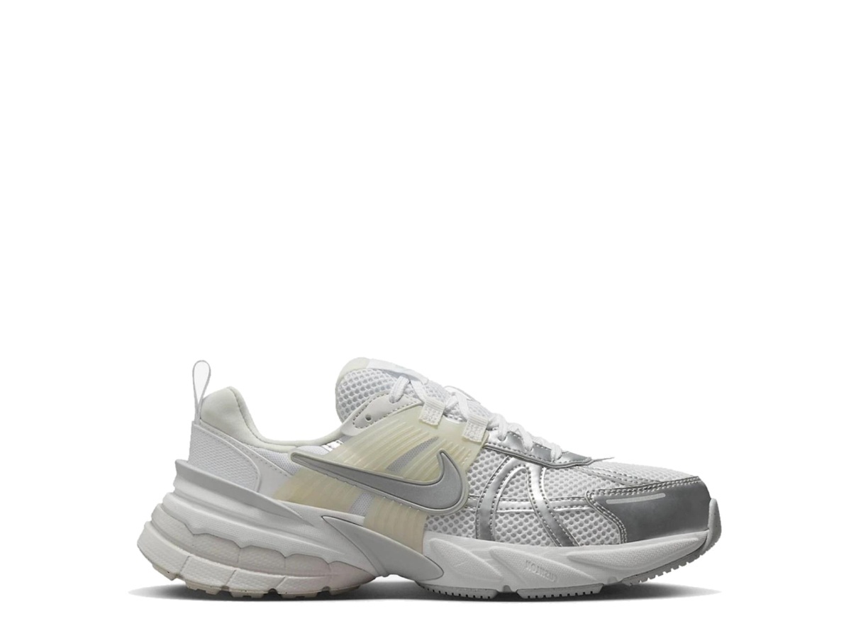 https://d2cva83hdk3bwc.cloudfront.net/FD0736-104-nike-v2k-run-metallic-silver-white-women-s--1.jpg