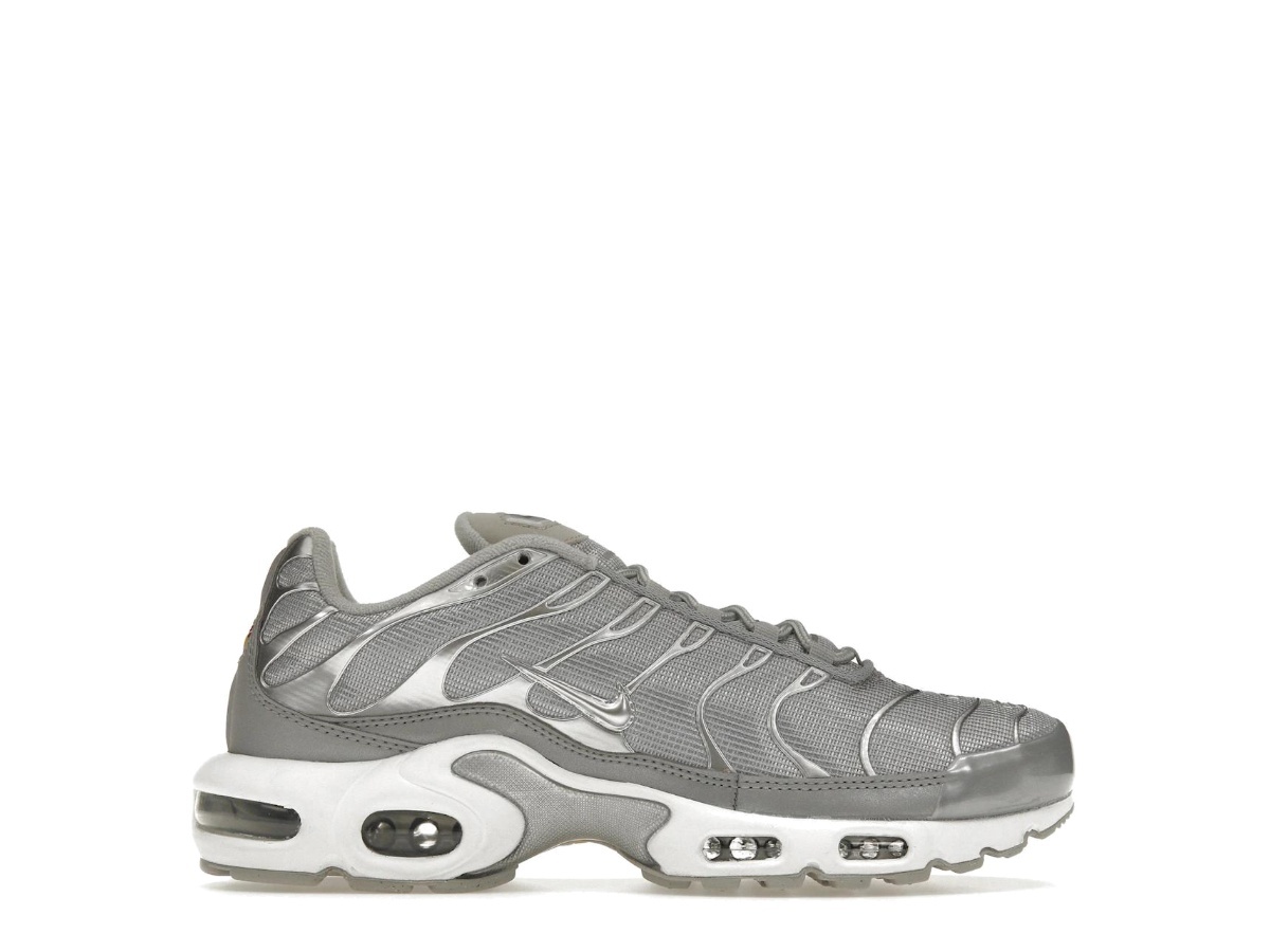 https://d2cva83hdk3bwc.cloudfront.net/FJ1012-095-nike-air-max-plus-metallic-silver-1.jpg