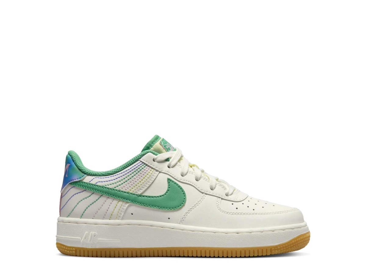 スニーカー Nike Air Force 1 Low LV8 3 Heel Stitch Sail Stadium Green Nike Air Force 1 Low LV8 3 Heel Stitch Sail Stadium Green