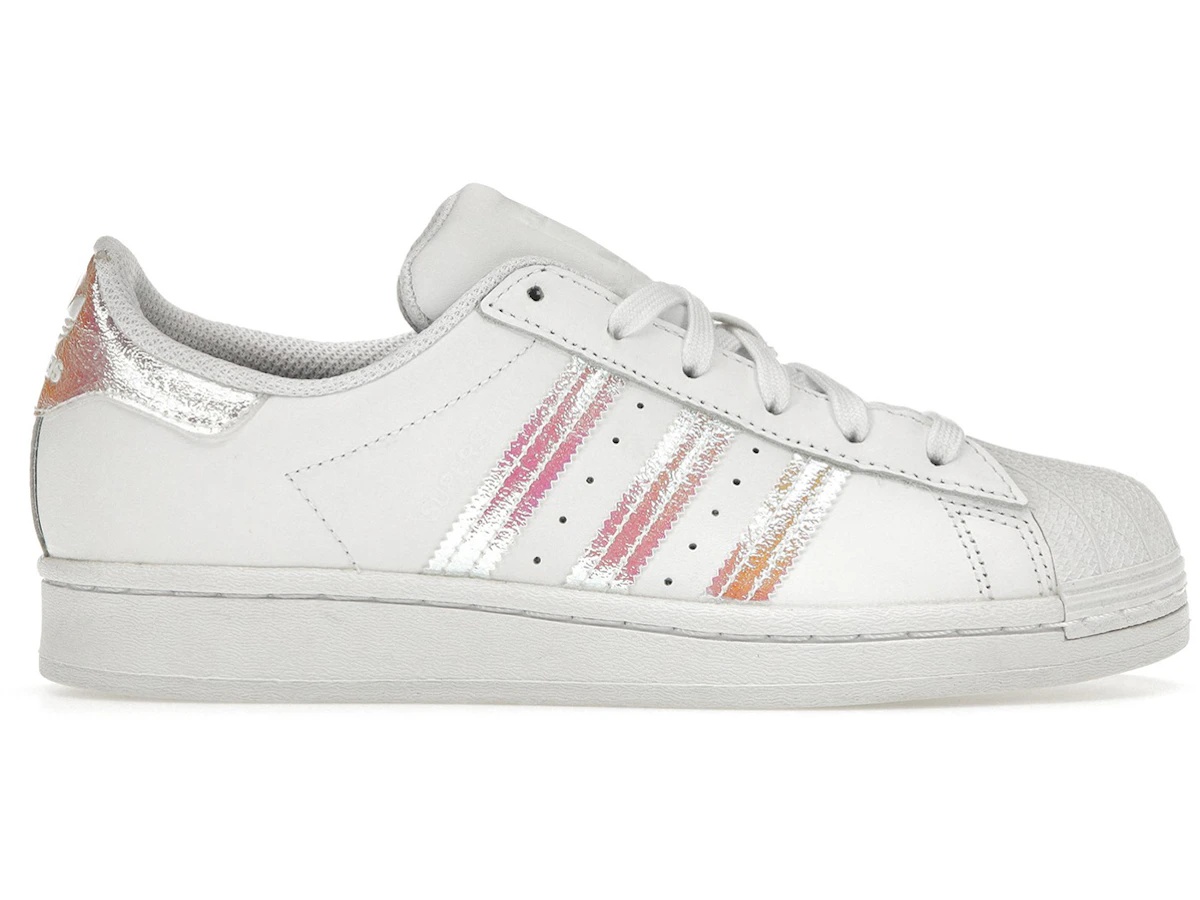 https://d2cva83hdk3bwc.cloudfront.net/FV3139-adidas-superstar-cloud-white-iridescent-youth--1.jpg