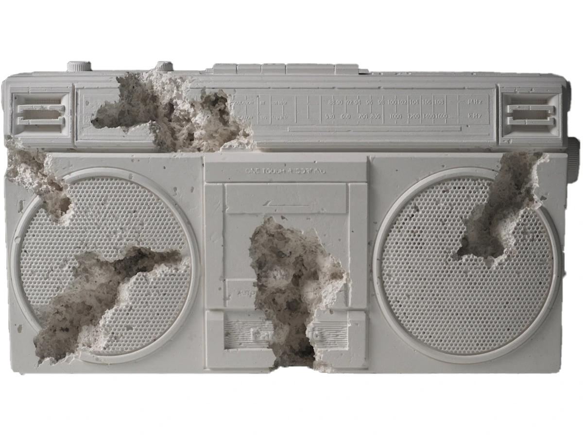 https://d2cva83hdk3bwc.cloudfront.net/G-DAN-FE1A0B8-daniel-arsham-future-relic-08-radio-white-1.jpg