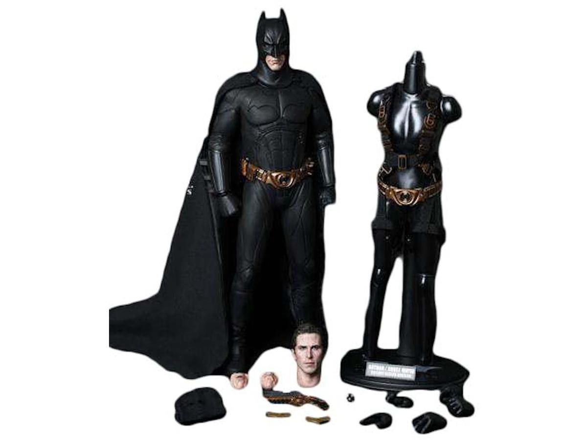 https://d2cva83hdk3bwc.cloudfront.net/G-HOT-67AAB2D-hot-toys-batman-batman-begins-batman-bruce-wayne-toy-fair-2011-exclusive-collectible-figure-set-1.jpg
