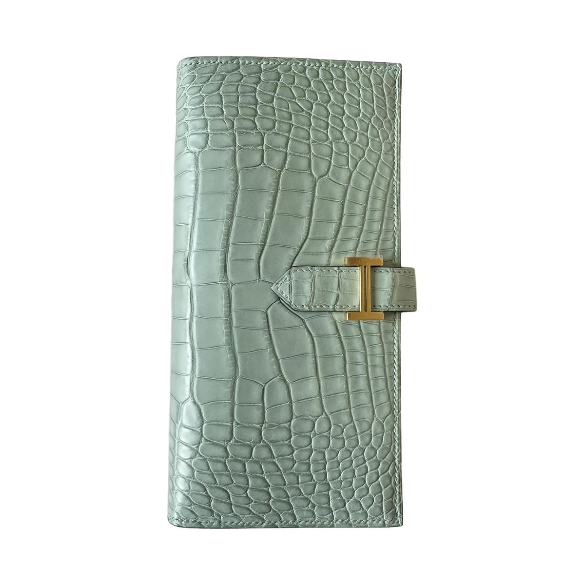 https://d2cva83hdk3bwc.cloudfront.net/H048601CC6U-hermes-bearn-crocodile-leather-wallet-women-s-6u-vert-d-eau-mint-green-1.jpg