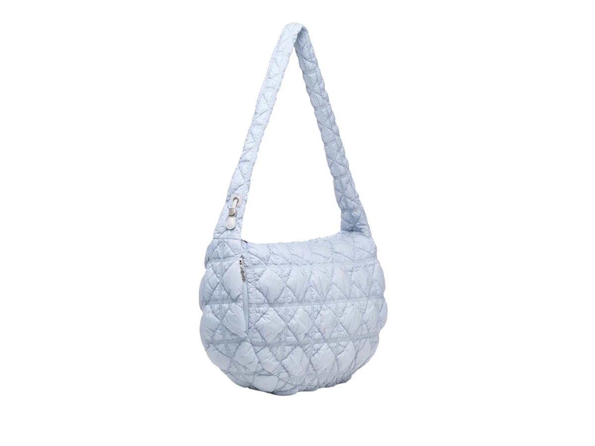 https://d2cva83hdk3bwc.cloudfront.net/H74114010U-carlyn-mega-cozy-cloud-blue-3.jpg