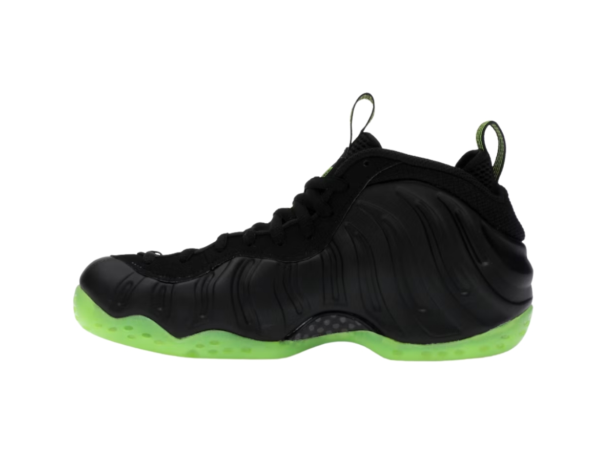 https://d2cva83hdk3bwc.cloudfront.net/HF2902-001-nike-air-foamposite-one-black-volt-2.jpg