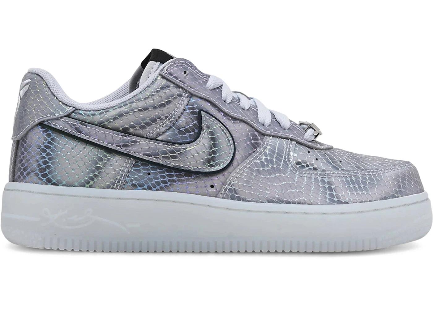 https://d2cva83hdk3bwc.cloudfront.net/II3925-400-nike-air-force-1-low-protro-kobe-bryant-lenticular-1.jpg