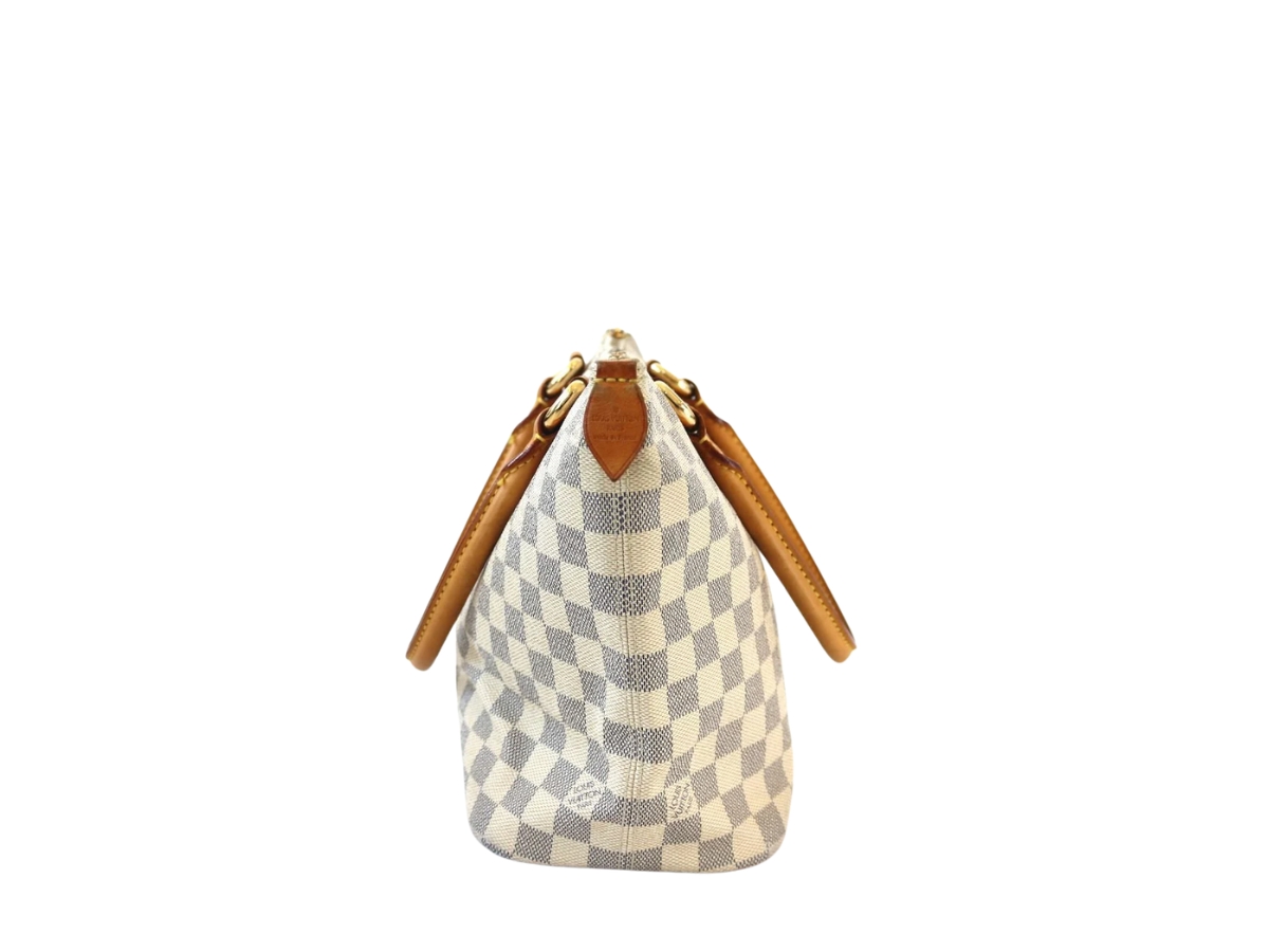 https://d2cva83hdk3bwc.cloudfront.net/LV-TBBLVDASPIWCCALWGHWOZX8-louis-vuitton-damier-azur-saleya-pm-in-white-coated-canvas-and-leather-with-gold-hardware-white-4.jpg