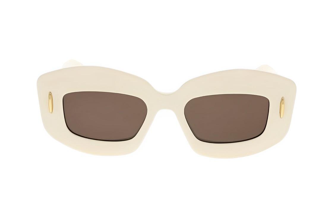 https://d2cva83hdk3bwc.cloudfront.net/LW40114I25E-loewe-rectangle-frame-sunglasses-1.jpg