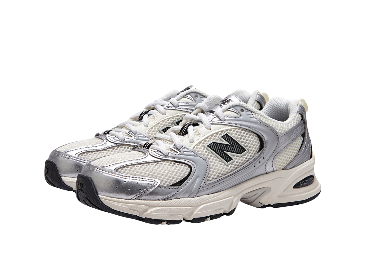 https://d2cva83hdk3bwc.cloudfront.net/MR530GMT-new-balance-530-silver-black-3.jpg