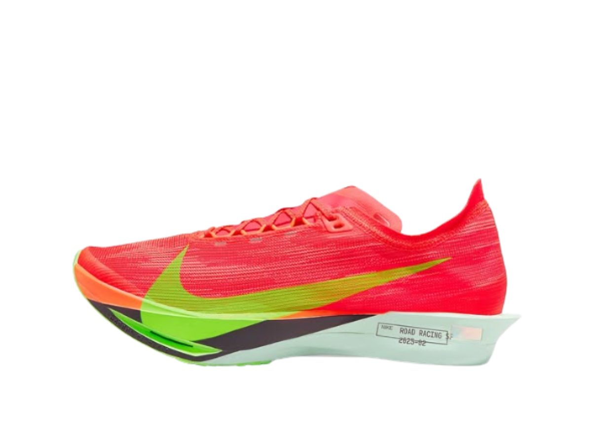 https://d2cva83hdk3bwc.cloudfront.net/NIKE-SNSNXS2PRBG40QA-nike-x-streakfly-2-proto-red-black-green-2.jpg