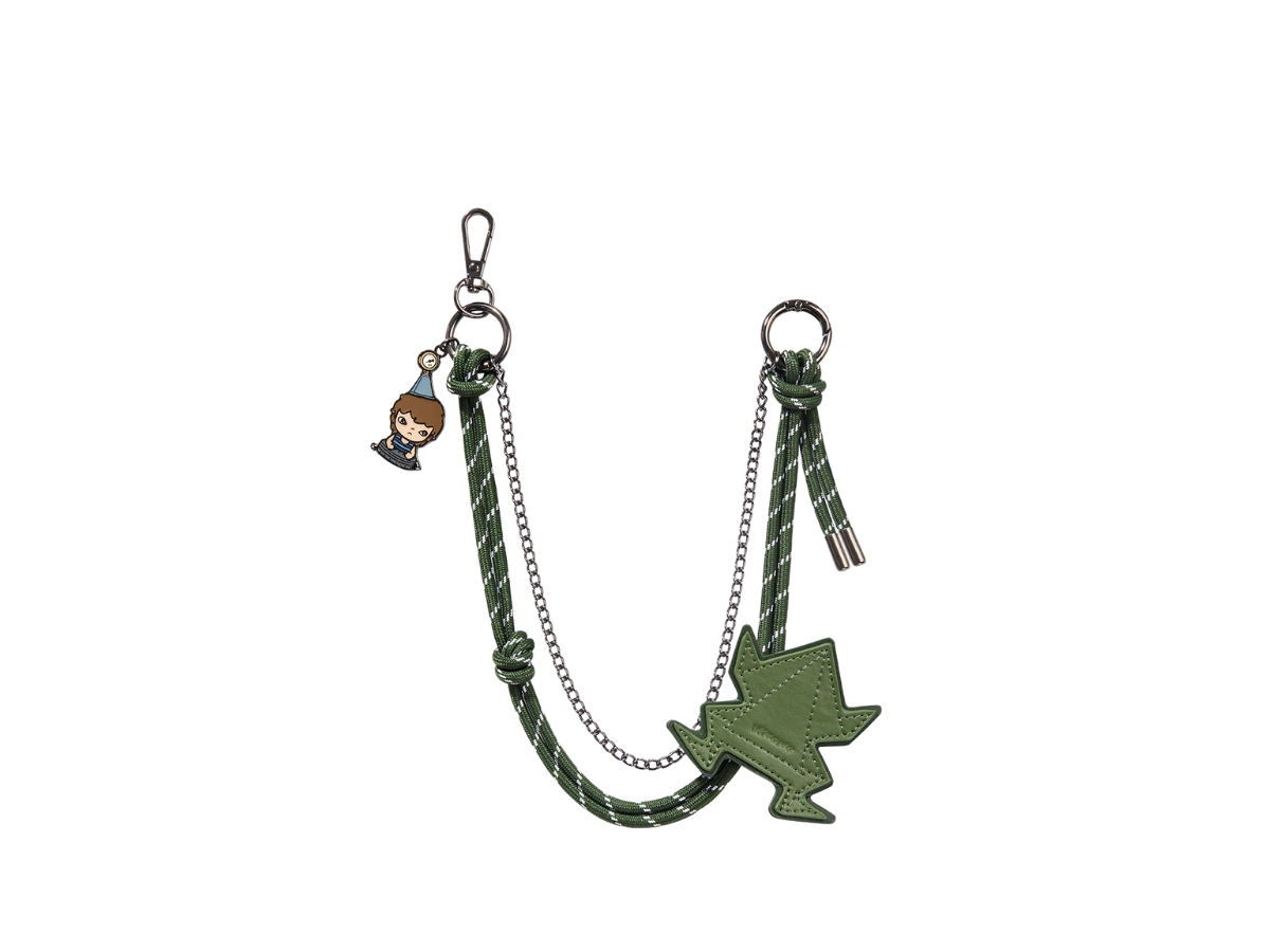 https://d2cva83hdk3bwc.cloudfront.net/PM-BBCCCPMGLHESPCBBKR5M-pop-mart-get-lucky-hirono-echo-series-pendant-chain-blind-box-1.jpg