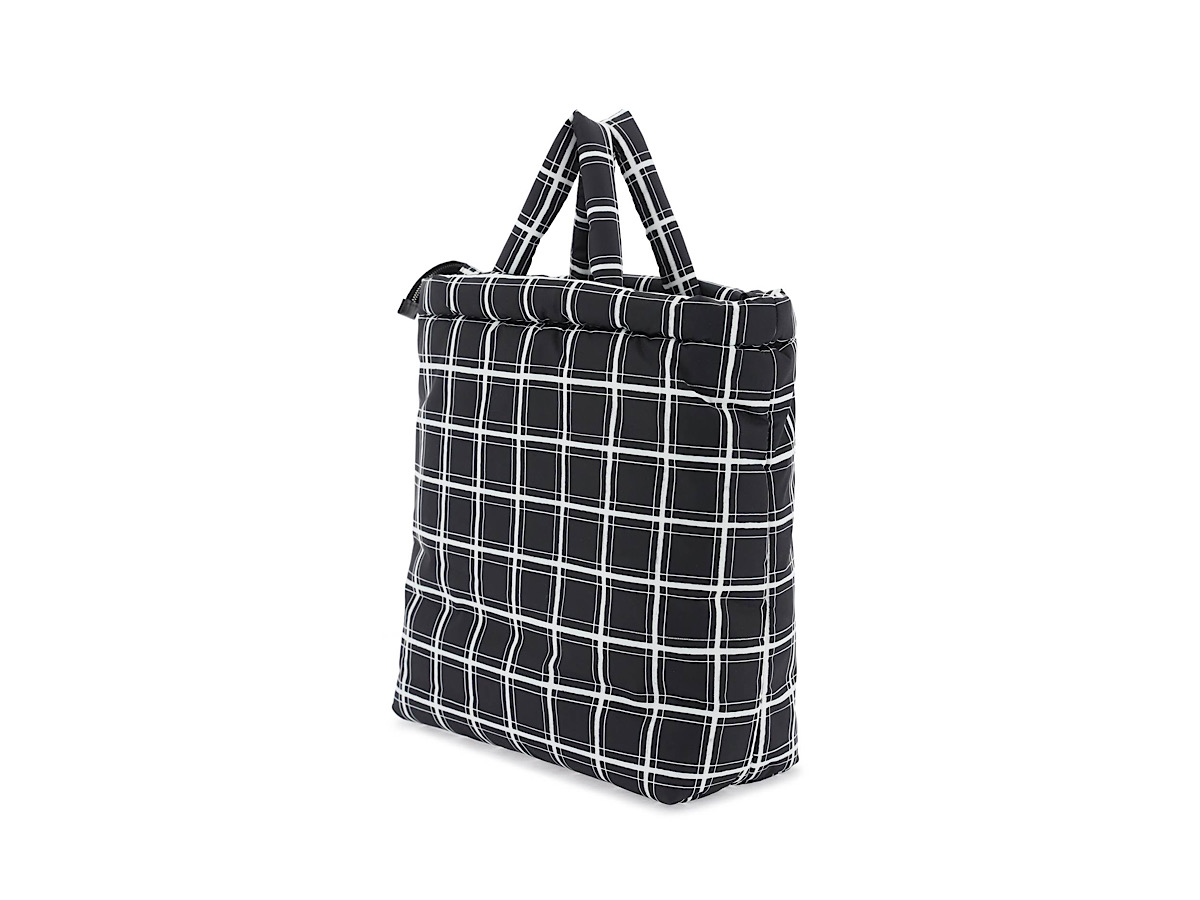 https://d2cva83hdk3bwc.cloudfront.net/SHMQ0060U1P6262-marni-black-nylon-bag-with-che-2.jpg