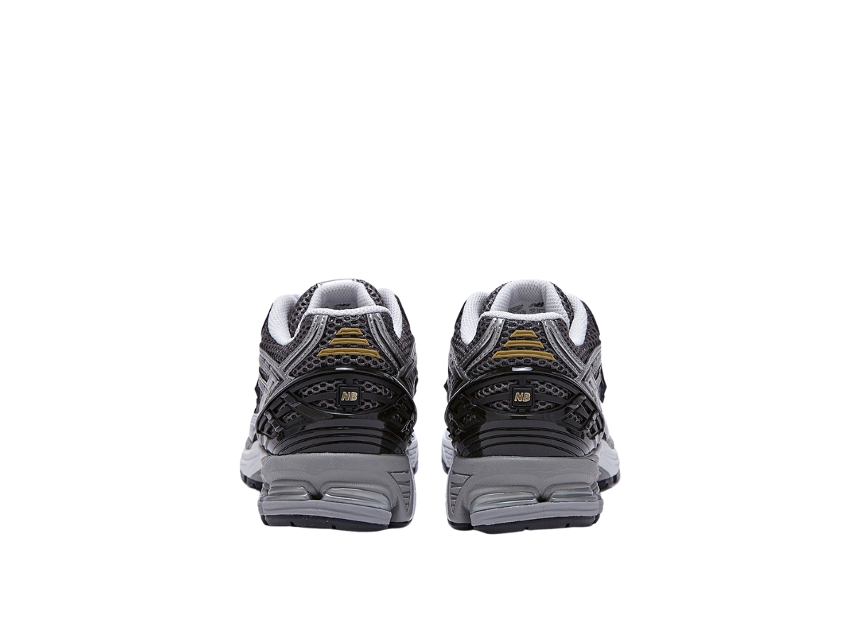https://d2cva83hdk3bwc.cloudfront.net/U1906RCG-new-balance-1906-silver-metallic-black-white-5.jpg