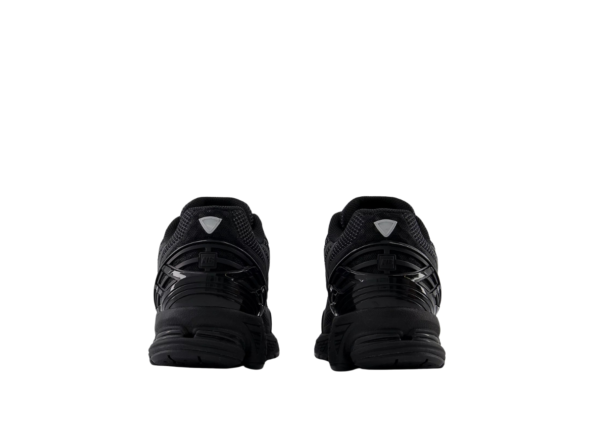 https://d2cva83hdk3bwc.cloudfront.net/U1906WFD-new-balance-1906w-black-silver-metallic-5.jpg