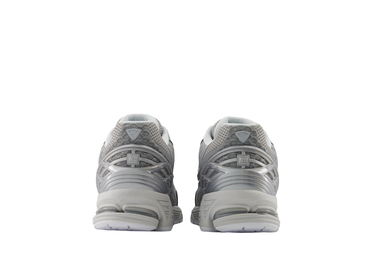 https://d2cva83hdk3bwc.cloudfront.net/U1906WFE-new-balance-1906w-silver-metallic-5.jpg