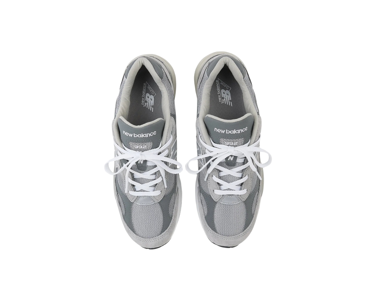 https://d2cva83hdk3bwc.cloudfront.net/U992GY-new-balance-992-miusa-grey-silver-metallic-3.jpg