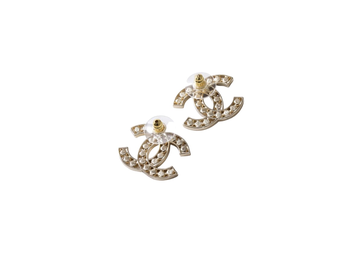 https://d2cva83hdk3bwc.cloudfront.net/aba870-b10744-nn563-chanel-cc-stud-earrings-in-champagne-gold-tone-metal-with-crystals-3.jpg