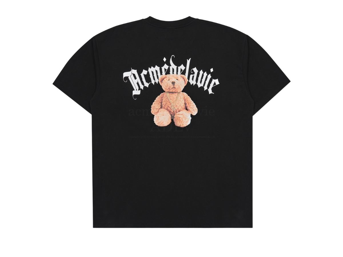 https://d2cva83hdk3bwc.cloudfront.net/acm--de-la-vie-x-lisa-gold-chain-bear-doll-short-sleeve-t-shirt-black-2.jpg
