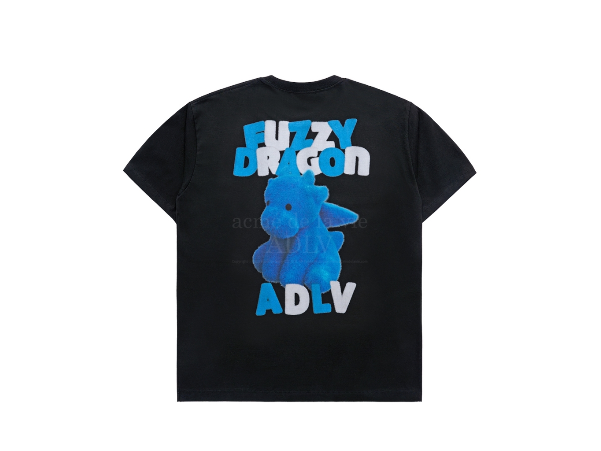 SASOM | apparel acmé de la vie Fuzzy Font Dragon Short Sleeve T-shirt ...