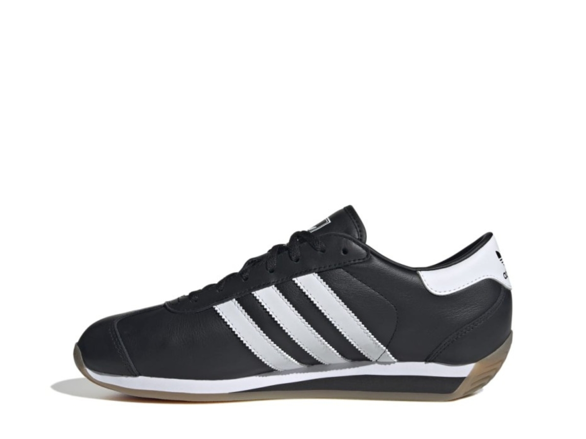 https://d2cva83hdk3bwc.cloudfront.net/adidas-country-ii-core-black-2.jpg
