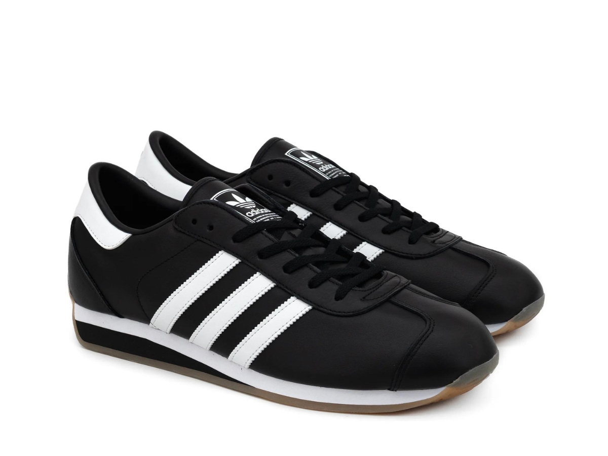 https://d2cva83hdk3bwc.cloudfront.net/adidas-country-ii-core-black-3.jpg