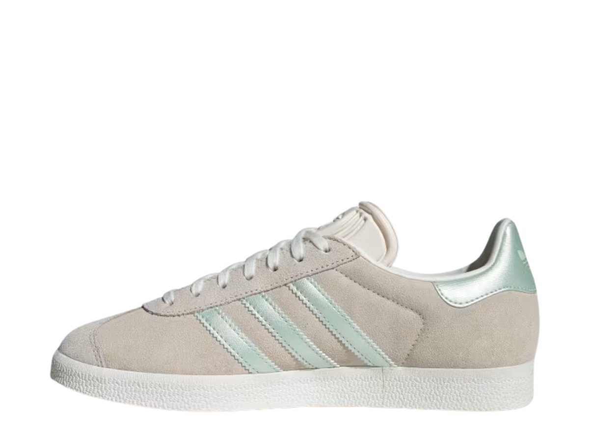 https://d2cva83hdk3bwc.cloudfront.net/adidas-gazelle-linen-green-metallic-w-2.jpg