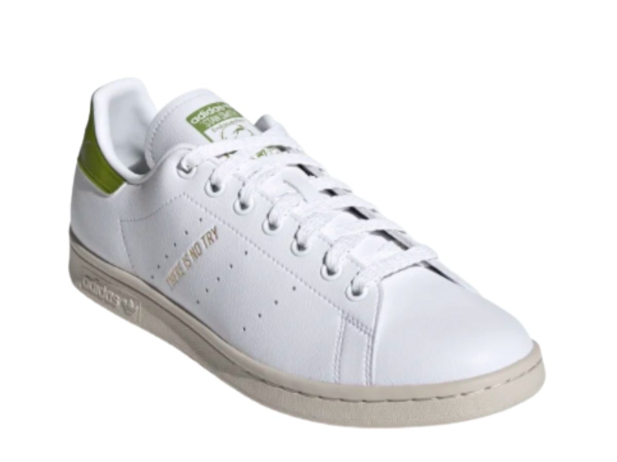 https://d2cva83hdk3bwc.cloudfront.net/adidas-originals-yoda-stan-smith-x--star-wars--3.jpg